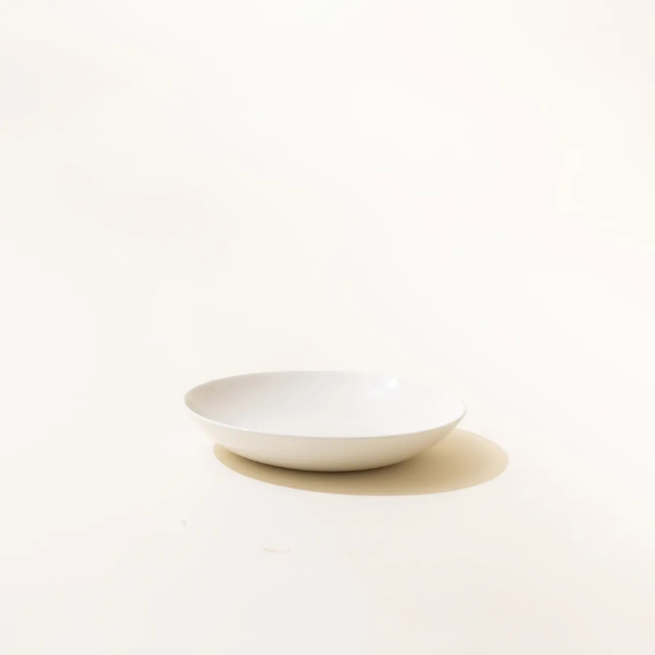 undecorated entree bowl side image