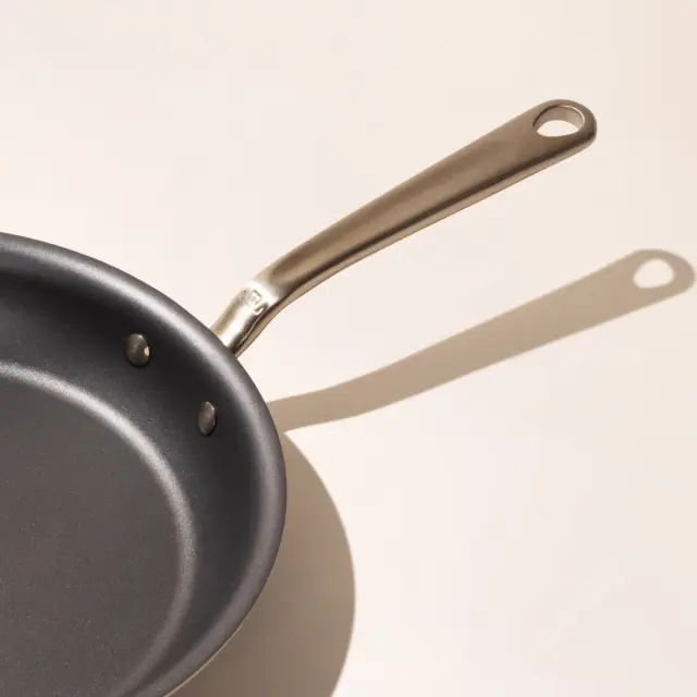 graphite non stick frying pan detail image
